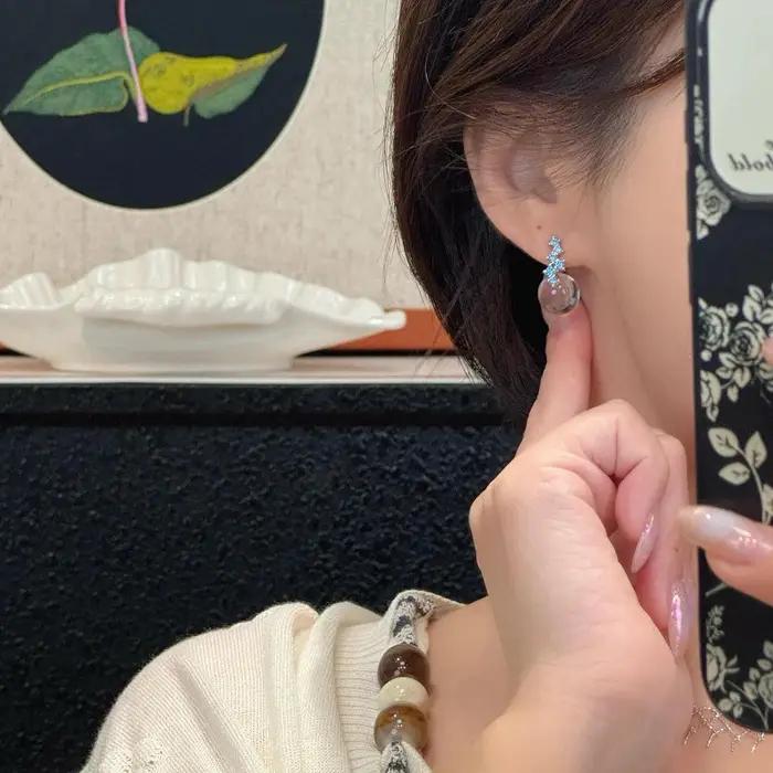 Boucles d'oreilles en perles rondes plaquées d'argent serties de zirconium et cristal pour femmes, bijoux élégants et luxueux pour occasions spéciales