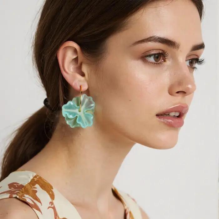 Boucles d'oreilles fleuries en acier inoxydable plaqué or pour femmes romantiques et mignonnes occasions spéciales et quotidienne