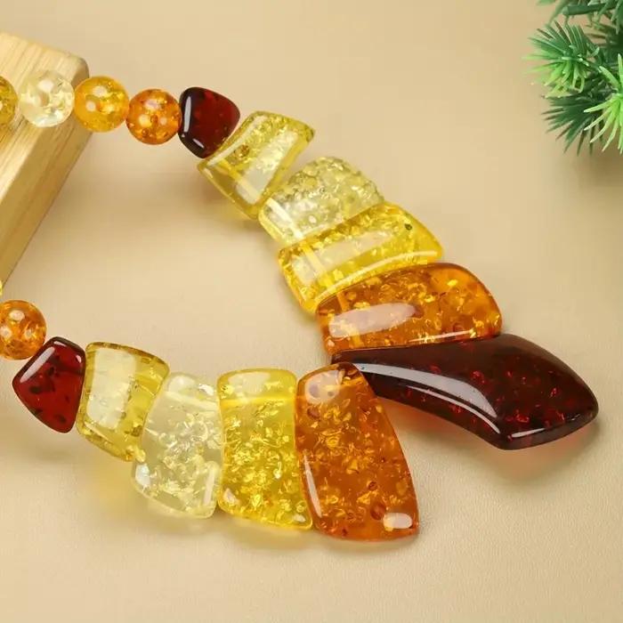 Nouveau collier ambre de cire d'abeille élégant et à la mode