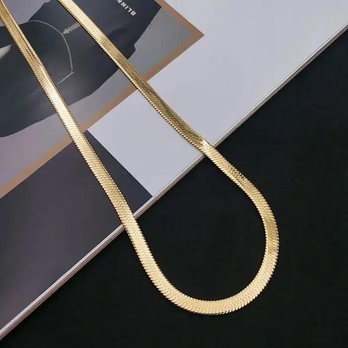 Collier chaîne plate plaqué or couleur argent pour femme