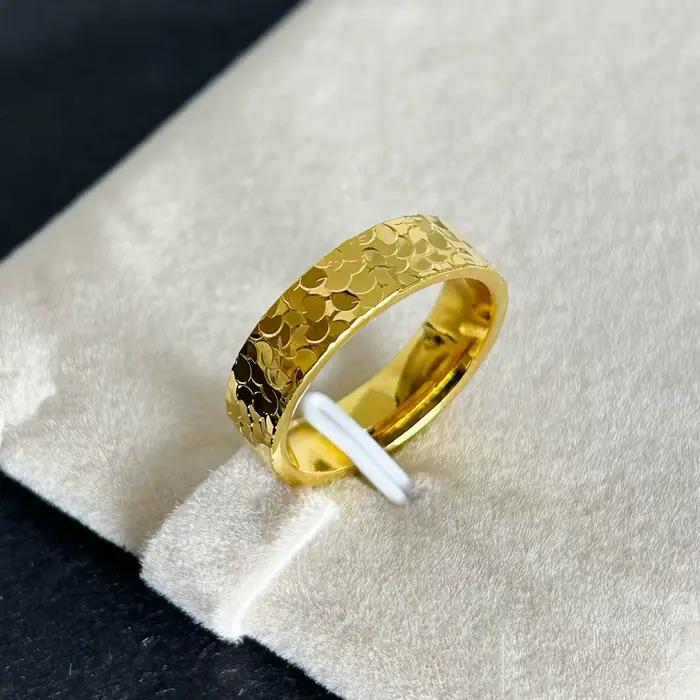 Bague Ice Ring Scintillante Charmhouse pour Femmes en Plaqué Or 24 Carats, Bague de Mariage Anti-Ternissement, Idéale pour Soirées et Cadeaux Spéciaux