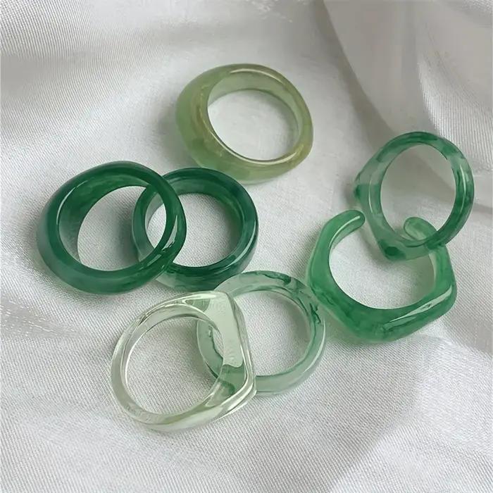 Ensemble de 7 bagues en résine vert jade pour femmes élégantes et à la mode occasions spéciales