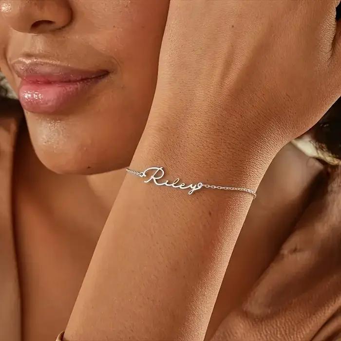 Bracelet personnalisé en acier inoxydable avec nom gravé or pour femmes classiques occasions spéciales