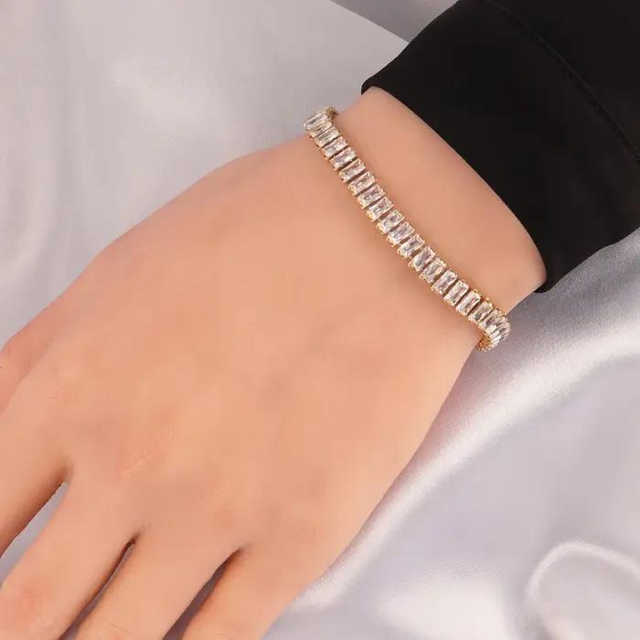 Collier ras du cou en acier inoxydable pour femme avec motifs cubiques et pierres précieuses artificielles pour occasions spéciales comme anniversaire, mariage, Noël et fêtes