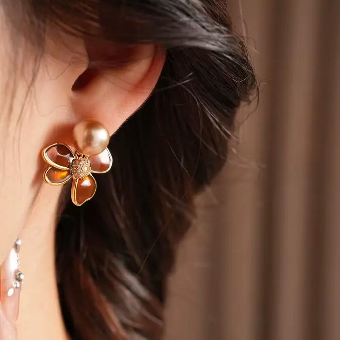 Boucles d'oreilles à clous en forme de fleur rétro pour femmes, plaqué or 18 carats, imitation perle, Zircon, goutte d'huile, bijoux d'oreille de fête, cadeau