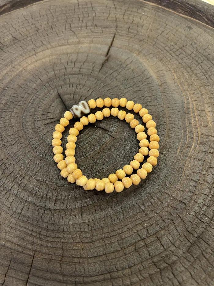 Bracelet à double boucle en perles de citrouille Bodhi jaunes élégant à offrir pour femme occasions spéciales