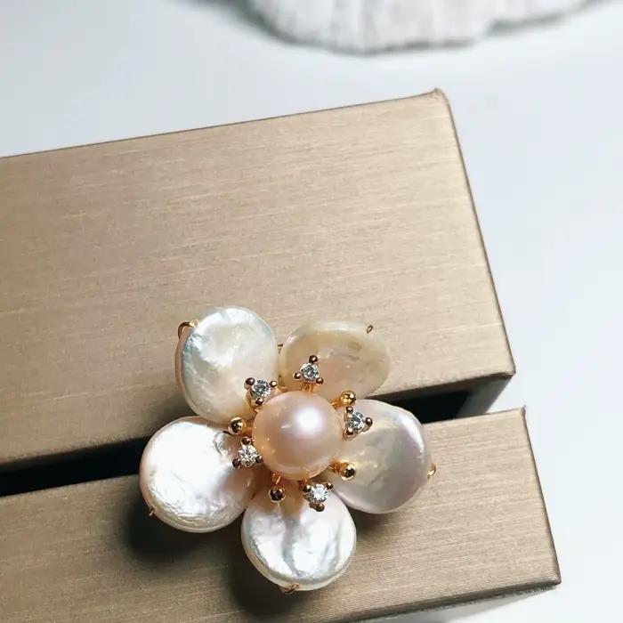 Bague en perles d'eau douce style rétro baroque avec fleur en perles et cristaux CZ de luxe pour femme occasions spéciales cadeau de Noël