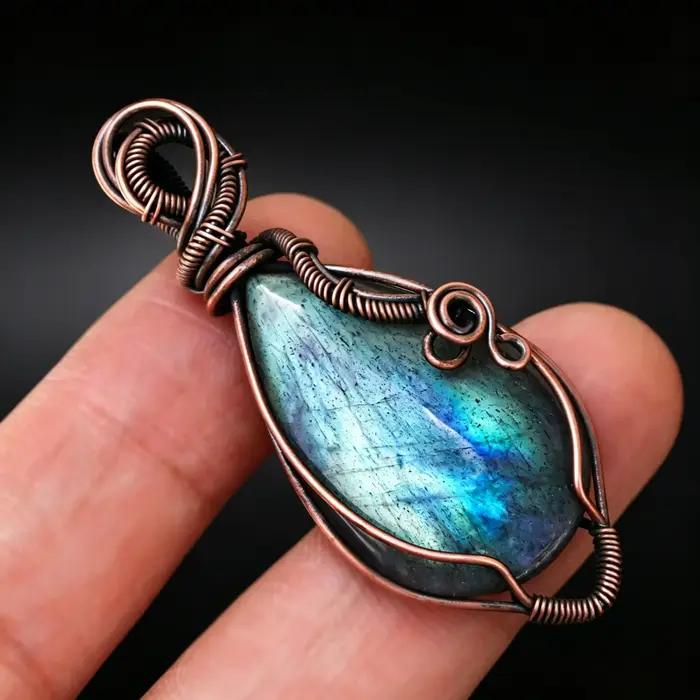 Collier pendentif en labradorite enveloppé de fil de cuivre fait main