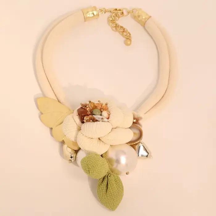 Collier Boho avec motif de fleurs et de papillons pour femmes, bijoux tendance pour fête de mariage