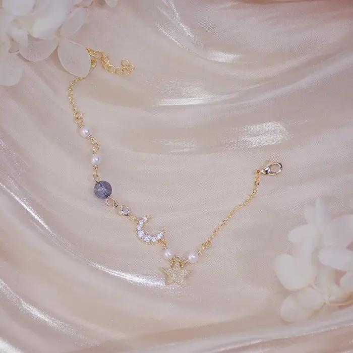 Bracelet bohème plaqué or 14 carats avec lune et étoile pour femme
