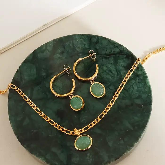 Ensemble de bijoux ethnique en acier inoxydable plaqué or avec pendentif d'aventurine verte pour femmes occasions spéciales
