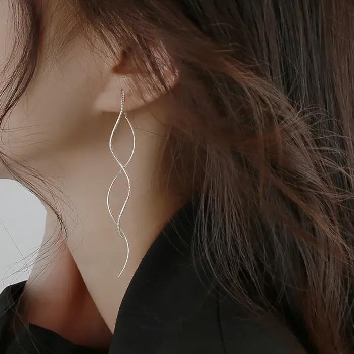 Boucles d'oreilles minimalistes à franges longues et ondulées pour femmes