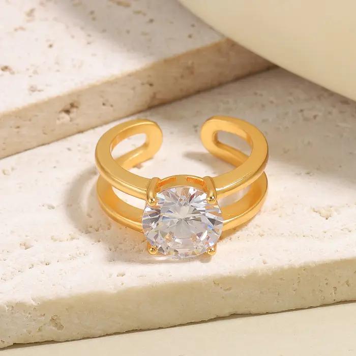 Bague élégante plaquée or avec diamants CZ pour femme