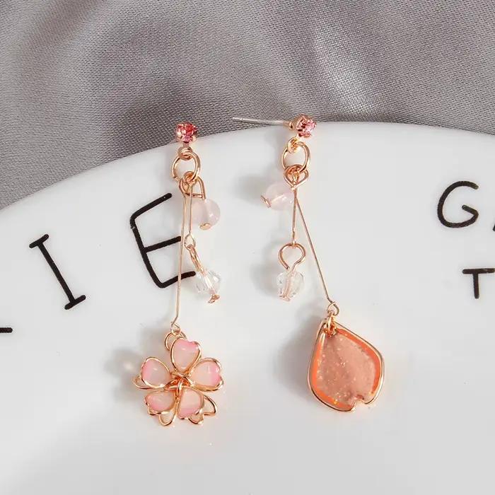 Boucles d'oreilles asymétriques en cristal brillant fleur papillon chat pampille pour femmes occasions spéciales cadeau amie famille