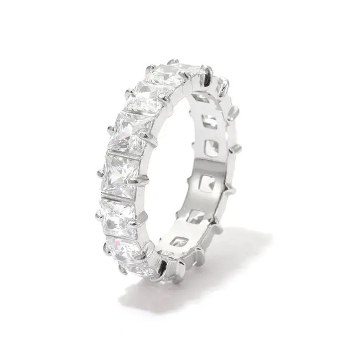 Bague en acier inoxydable plaquée or avec zircon cubique coloré pour femmes occasions spéciales partys soirées de gala et cadeaux de fête des enseignants