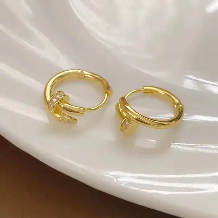 Charmante boucle d'oreille ronde en cristal brillant pour femmes