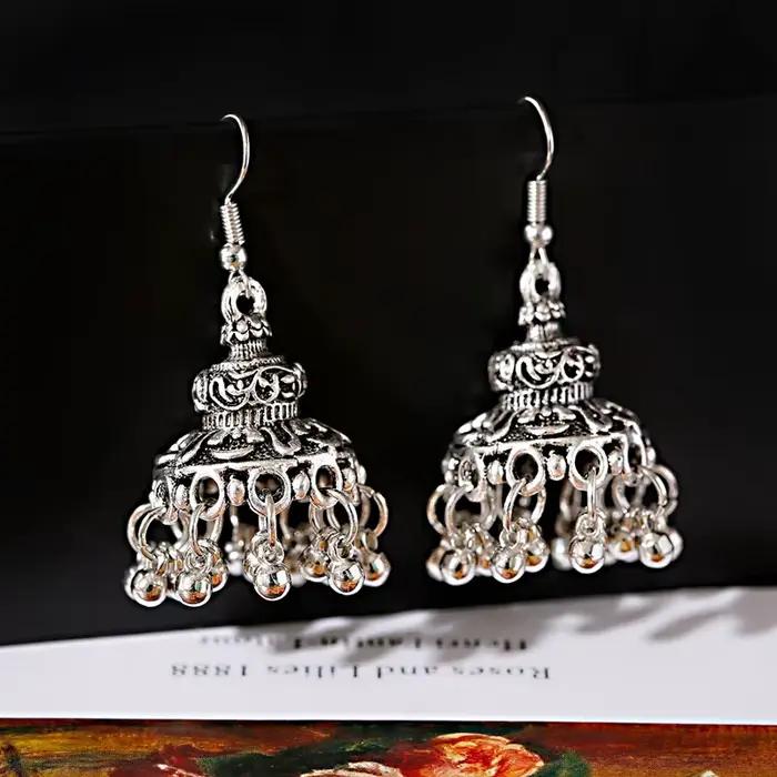 Boucles d'oreilles tibétaines vintage couleur argent avec cloches et motifs floraux pour femmes occasions spéciales bohèmes