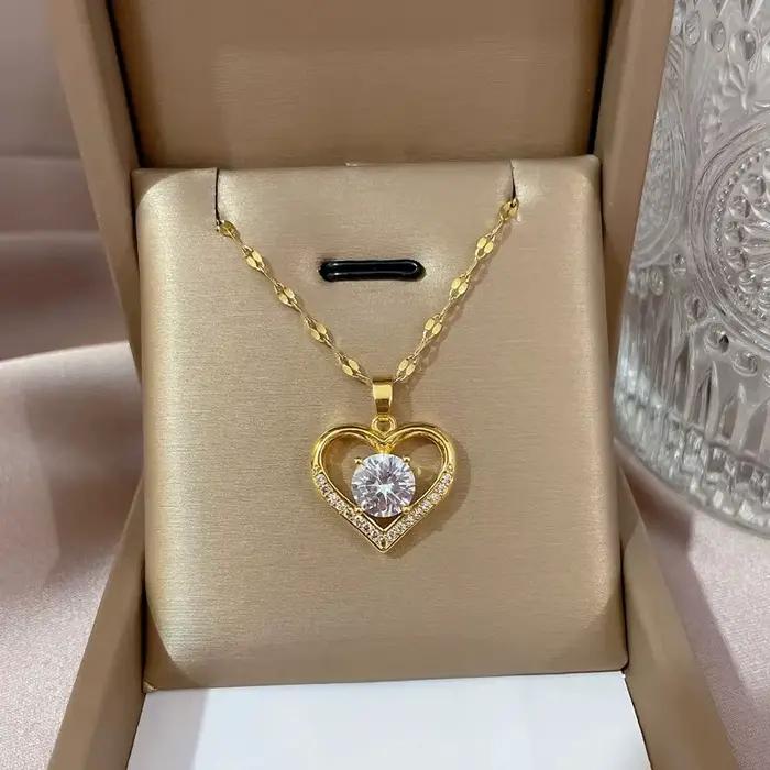 Collier avec pendentif en forme de cœur pour femmes