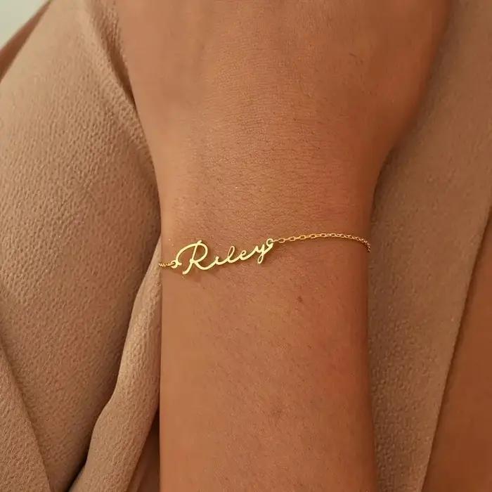 Bracelet personnalisé en acier inoxydable avec nom gravé or pour femmes classiques occasions spéciales