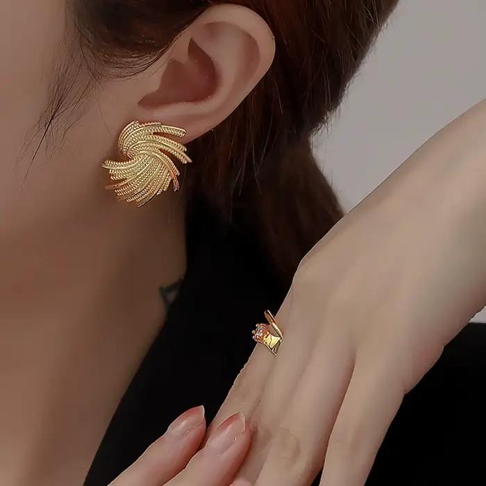 AENSOA Punk boucles d'oreilles géométriques en métal torsadé irrégulier, boucles d'oreilles uniques de couleur or pour femmes, nouveaux bijoux de mode brincos 2023