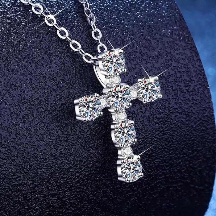Collier pendentif croix entièrement serti de diamants LioraGem