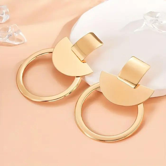 Boucles d'Oreilles Créoles Géométriques Dorées Accessoires Chic pour Femmes Occasions Spéciales Style Européen Modernité Mode Élégance Tendances Chic Pour Femme Occasions Formelles Trajets Quotidiens