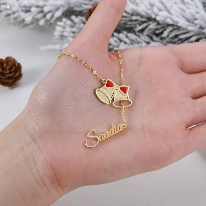 Collier Personnalisé Plaqué Or avec Cloches de Noël et Nœud Rouge Bijoux Festifs pour Femmes Occasions Spéciales
