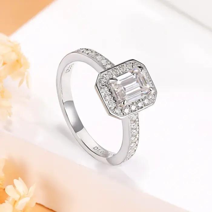 Bague de fiançailles LinkerLove en argent S925 avec moissanite taille émeraude 1 carat et halo de pierres latérales