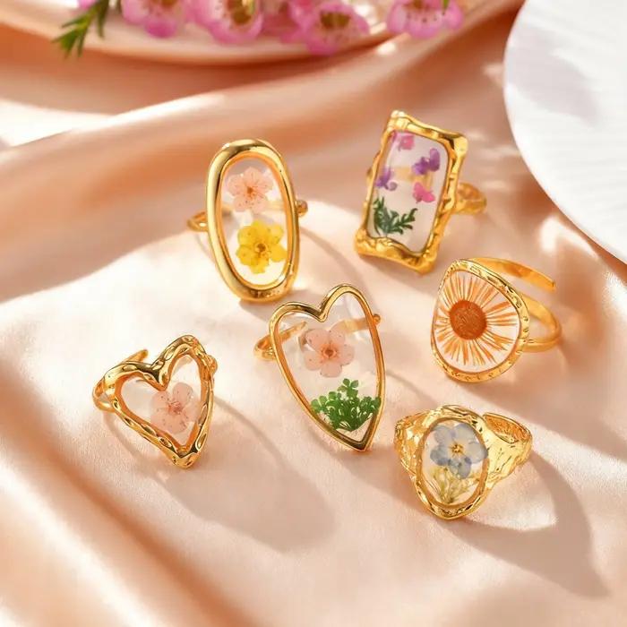 Bague ouverte délicate en fleurs séchées pour femme