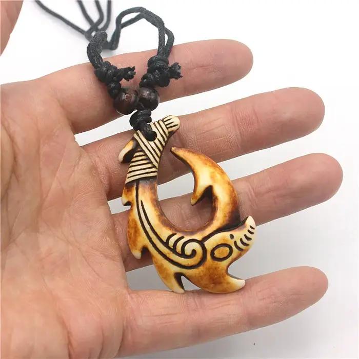 Collier à Hameçon Maori Pendentif Tribal Sculpté en Résine Bijou Unisexe Pour Surfeurs Hawaïens Occasions Spéciales