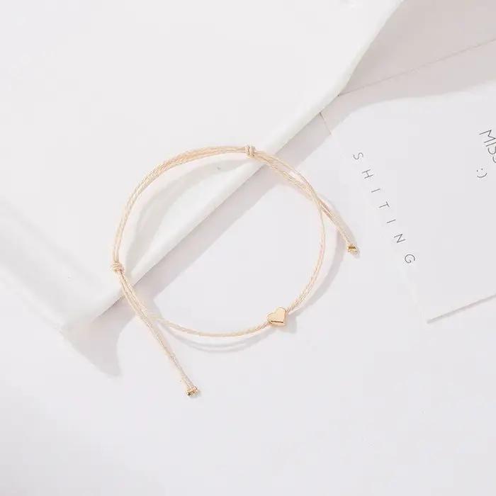 Bracelet en corde dorée avec pendentif cœur réglable pour femmes style bohème bijoux à la mode pour toutes les occasions