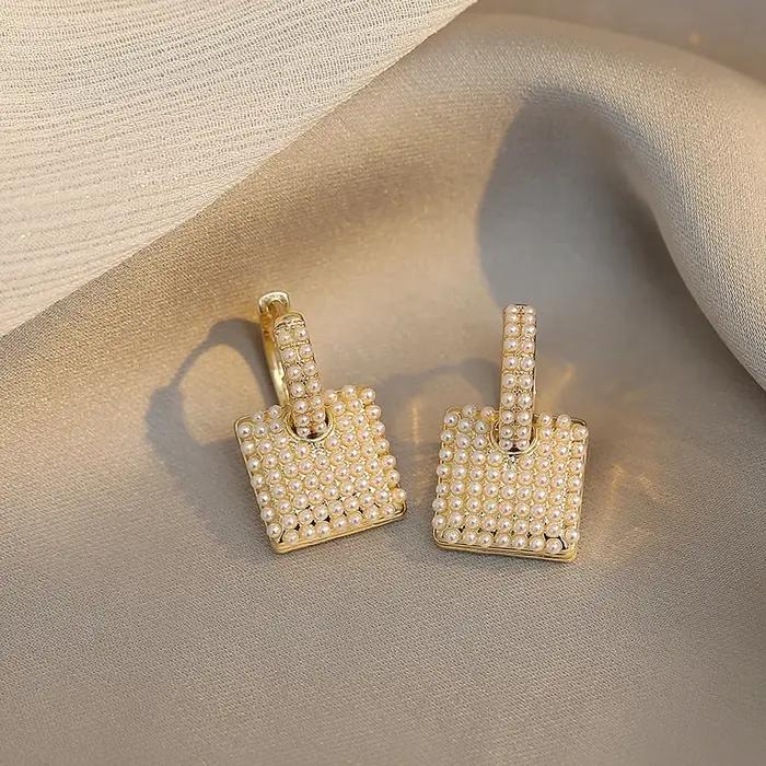 Boucles d'oreilles pendantes géométriques en perle avec alliage de cuivre or pour femmes élégantes occasions spéciales mode coréenne 2025