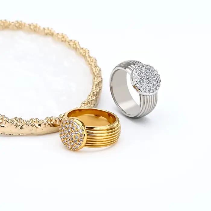 Bagues en Zircon Rose Plaqué Or 18K pour Femme – Bijoux Tendance Minimalistes de Luxe pour Quotidien et Soirées – Cadeau Idéal