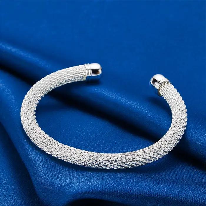 Bracelet ouvert en maille tissée exquise en argent sterling 925 pour femmes, idéal pour les soirées et les mariages.