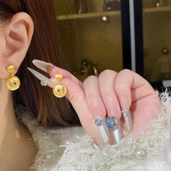 Boucles d'oreilles en diamants rouges scintillants et plaquées or pour femmes, bijoux de mariage de luxe élégants et classiques pour occasions spéciales