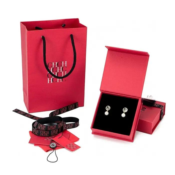 Boucles d'oreilles en perles élégantes pour femmes bijoux en alliage rouge sophistiqués pour différentes occasions et cadeaux de prestige