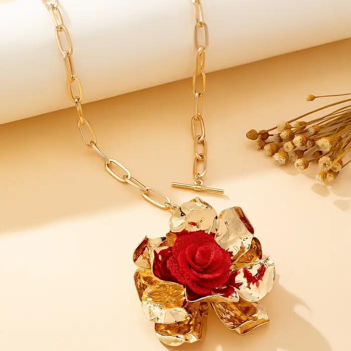 Parure de bijoux pour femme avec tissu floral tridimensionnel et centres de fleurs rouges