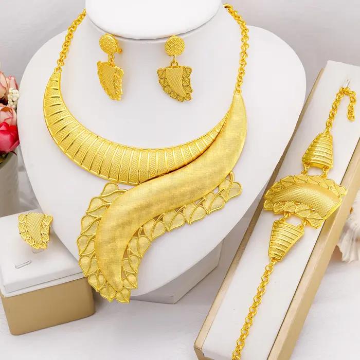 Ensemble de bijoux en or brillant avec cristal pour femmes, collier, boucles d'oreilles, bracelet et bague pour occasions spéciales et soirées festives