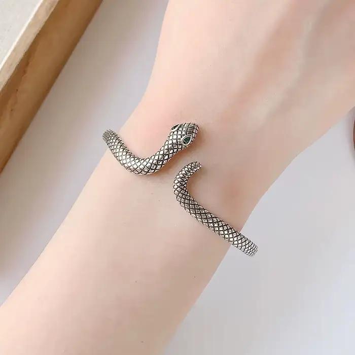 Nouveaux bracelets serpentins à la mode en argent sterling 925, bijoux personnalisés, bracelets ouvrants en forme de serpent à yeux verts TYB645