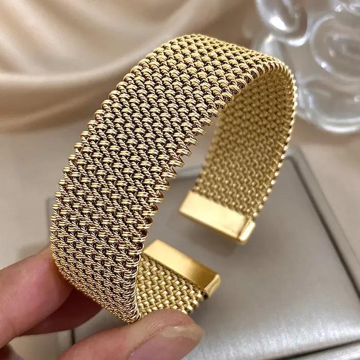 Bracelets dorés vintage en acier inoxydable pour femmes élégantes et tendance cadeaux occasions spéciales