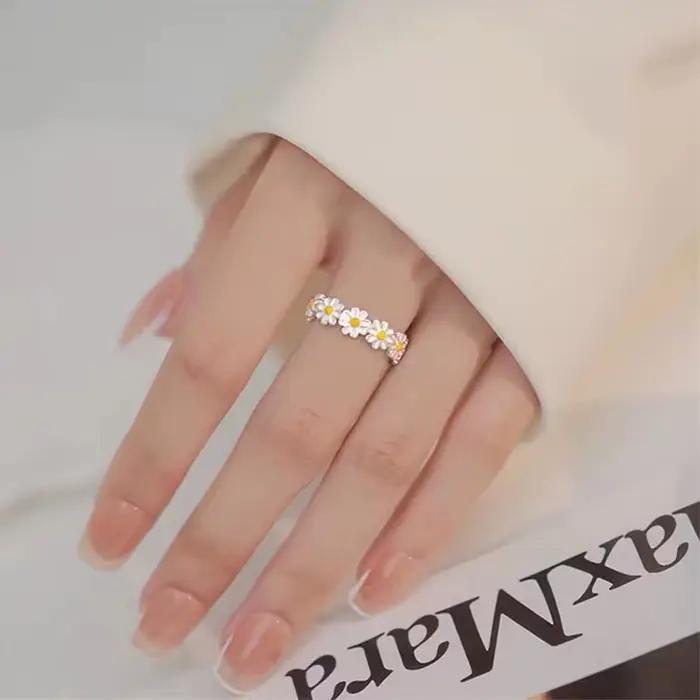 Bague de mariage coréenne vintage en forme de marguerite anneau de doigt réglable bijou pour femmes et hommes occasions spéciales romantique et mignon