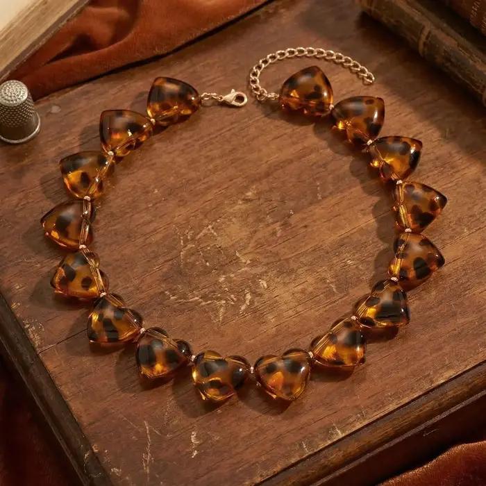Collier ras du cou en perles à imprimé léopard pour femmes