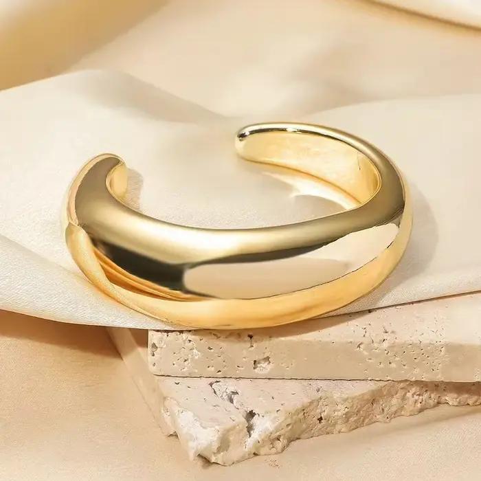 Bracelets irréguliers exagérés pour femmes