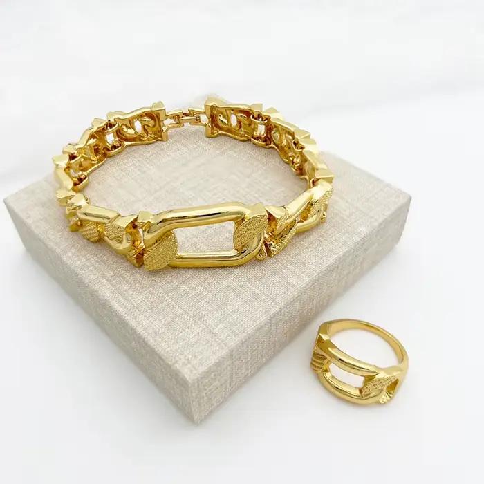 Ensemble de bijoux à la mode Dubai plaqué or 24 carats pour femmes avec collier boucles d'oreilles bague bracelet occasions spéciales soirée mariage