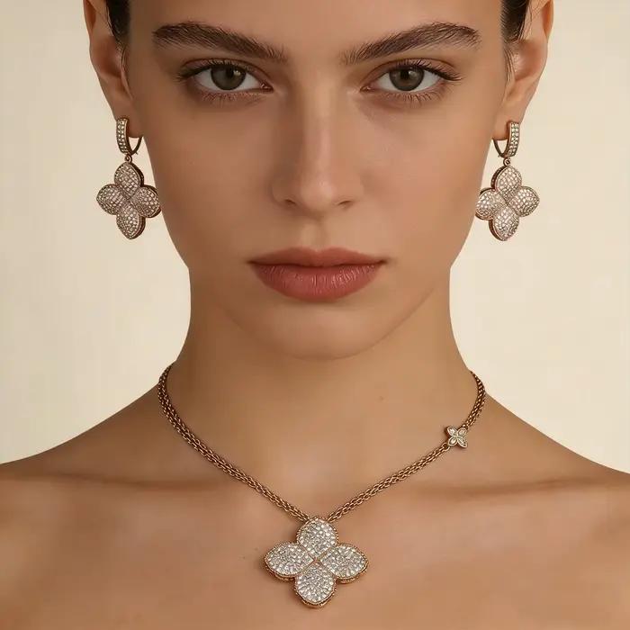 Ensemble de bijoux élégant collier et boucles d'oreilles trèfle sertis de zircone cubique plaqués or 18 carats pour femmes occasions spéciales soirée mariage