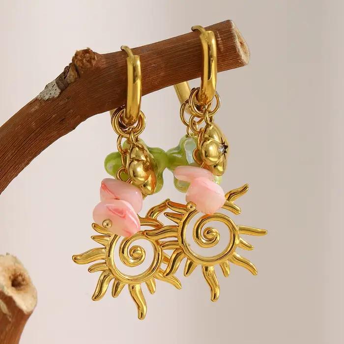 E.B.belle Charmante Petite Boucle d'Oreille Créole en Émail Rose et Vert à Motif Floral avec Pompon, Style Soleil Creux, Décoration Bijoux Estivaux