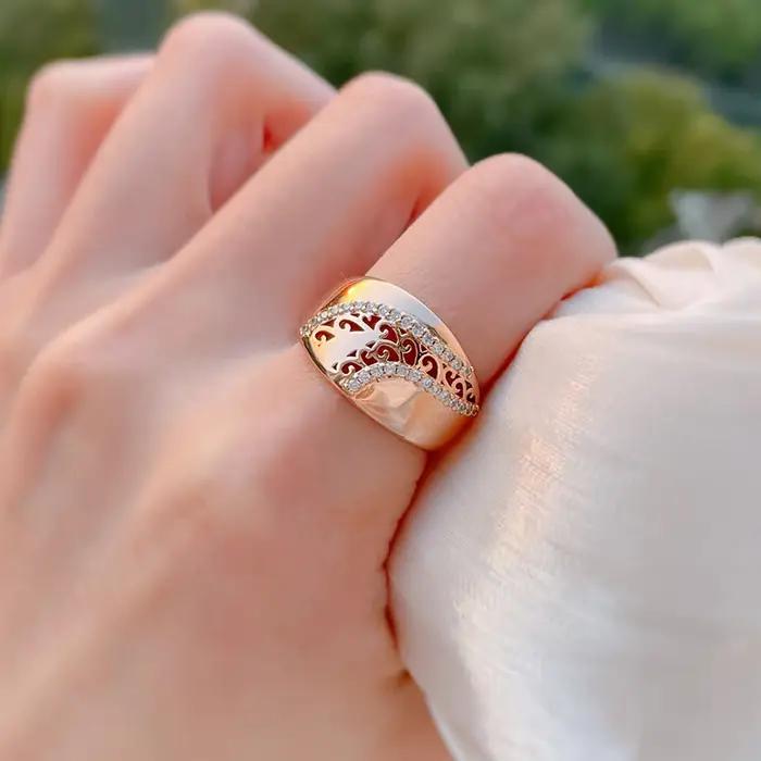 Anneau en plaqué or rose serti de zircon naturel pour femmes occasions spéciales mariage anniversaire soirée elegance classic moderne