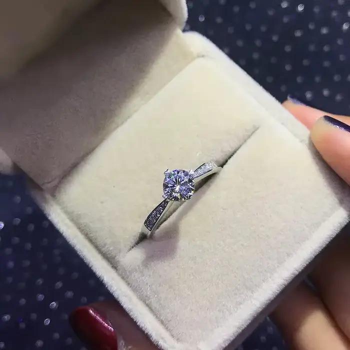 Bague en argent sterling 925 sertie de cristal brillant pour femmes mariage et occasions spéciales elegance classique et éternelle