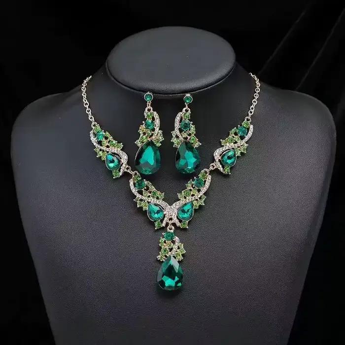 Ensemble de bijoux à la mode exquis, collier et boucles d'oreilles élégants, plein de diamants scintillants, alliage géométrique, bijoux à la mode