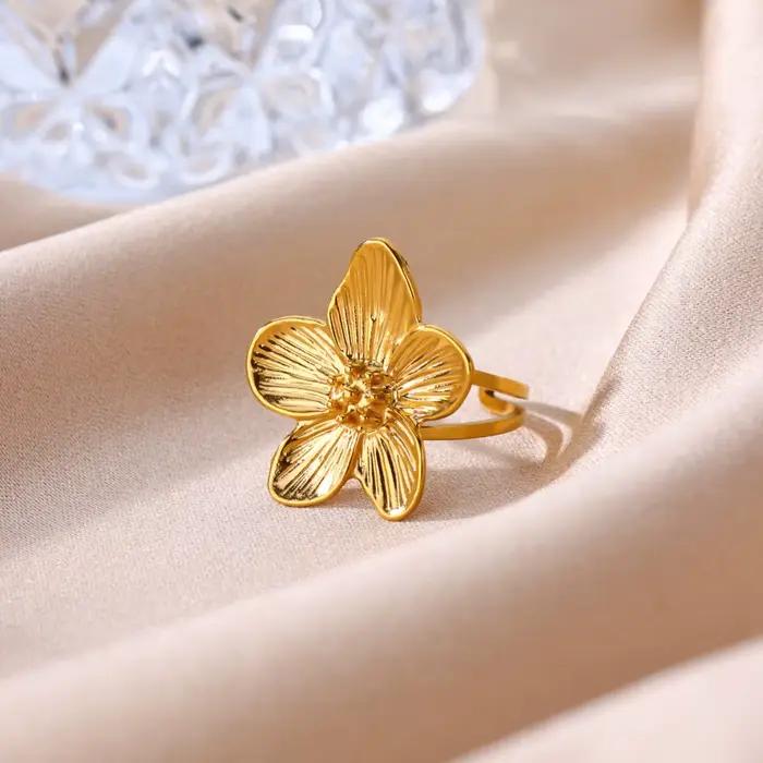 Bagues vintage grandes fleurs pour femmes plaquées or 18 carats acier inoxydable texturé ajustables bijoux esthétiques pour fête cadeau occassions générales